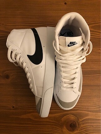 Nike Blazer Mid 77