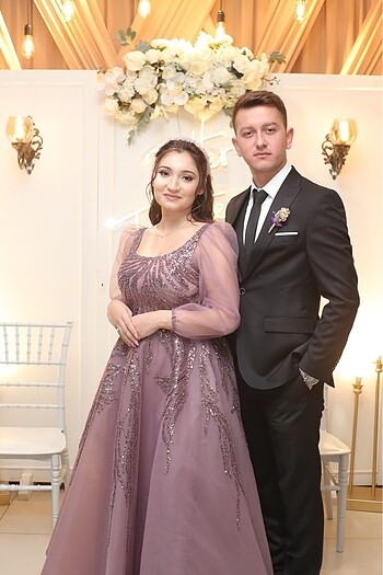 Raisa & Vanessa Nişanlık midi boy