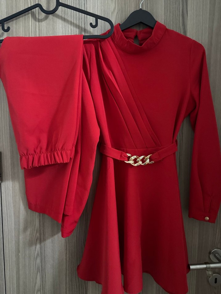 Kemer Detaylı Kırmızı Uzun Kollu Tunik Takım - Görsel 2