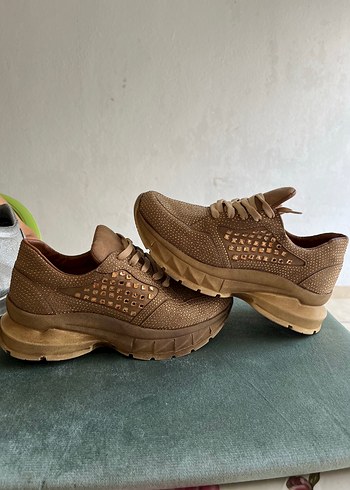 38 Beden Bej Dolgu Topuklu Spor Ayakkabı