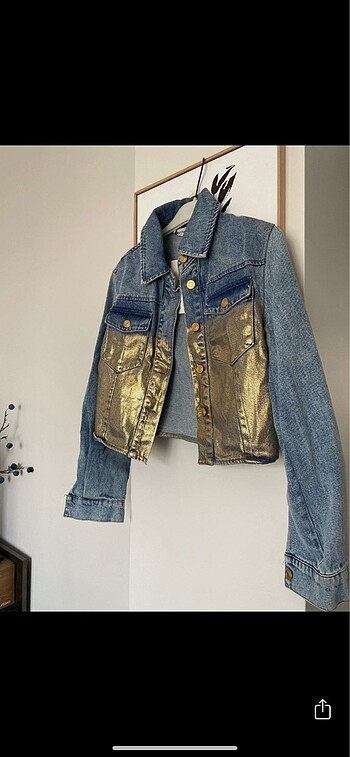 Zara model mont