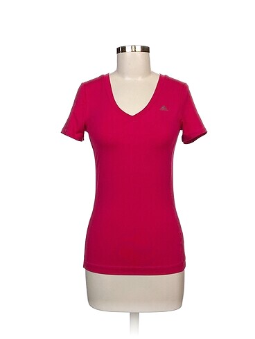 Adidas T-shirt %70 İndirimli.