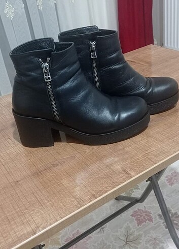 ELLE Hakiki deri kaliteli kadın bot. 38 no