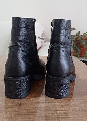 Elle ELLE Hakiki deri kadın bot(37)no 1,2 defa giyildi çok kaliteli,s