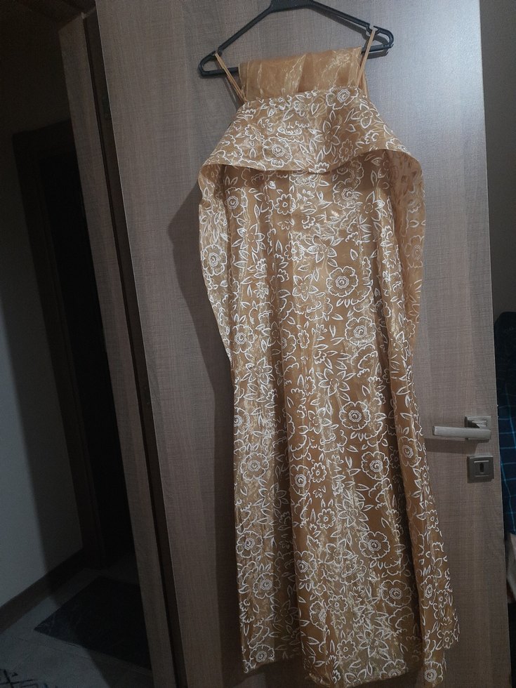 Gold ustune beyaz simli uzun Drapeli Straplez Kadın Elbise. - Görsel 2