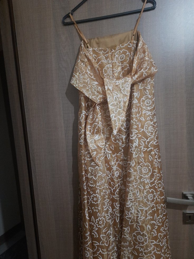 Gold ustune beyaz simli uzun Drapeli Straplez Kadın Elbise. - Görsel 4