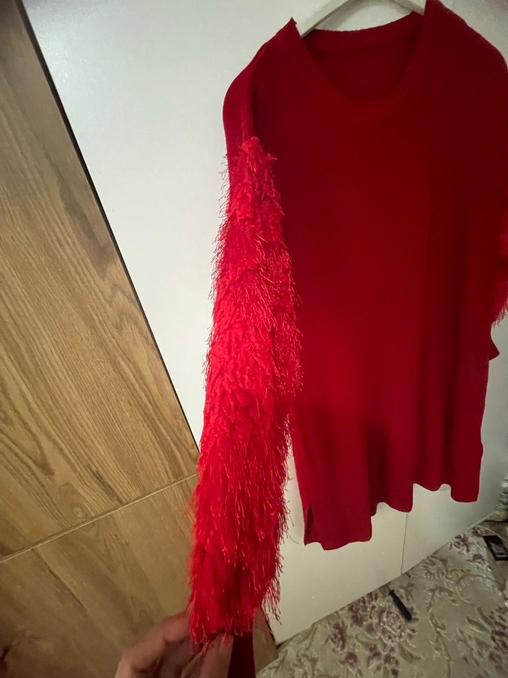 Kırmızı Uzun Kollu Kürklü Kadın Kazak - Görsel 2