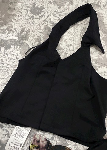 Siyah V Yaka Dantelli Gotik Kadın - Görsel 3