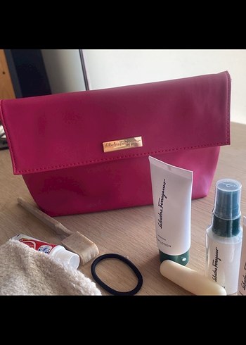 Salvatore Ferragamo Canli Fusya Makyaj Cantasi
