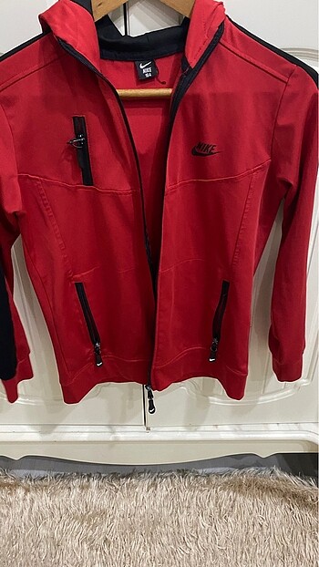 s Beden kırmızı Renk Nike eşofman üsttü
