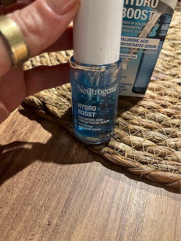  Beden Renk Neutrogena hyrdo boost serum