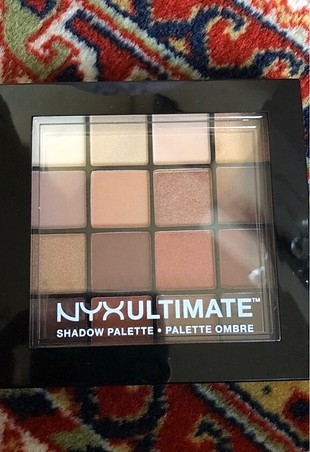 NYX ULTIMATE SHADOW PALETTE