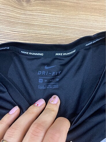 xs Beden siyah Renk Orijinal Nike tişört