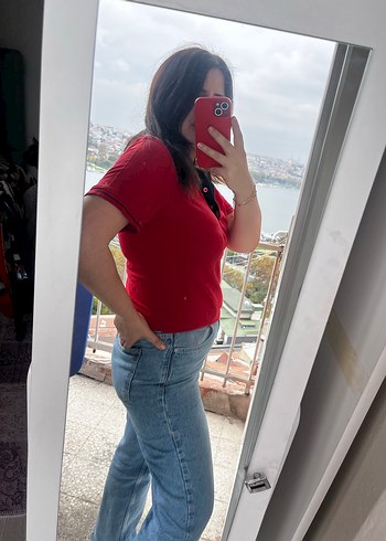 V Yaka Kırmızı Gömlek - Görsel 3