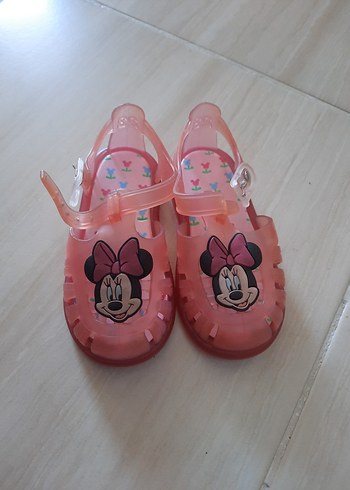 Pembe Minnie Mouse Tokalı Kız Çocuk Sandalet