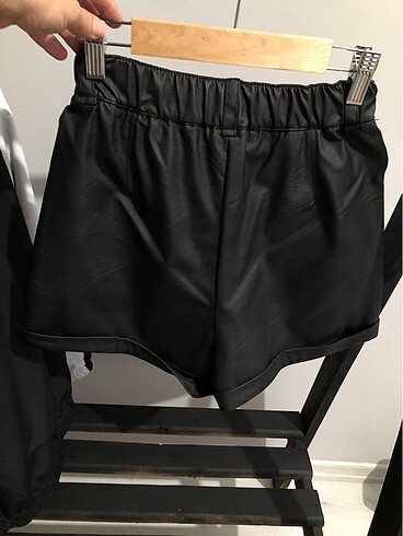 Pull and Bear Deri şort