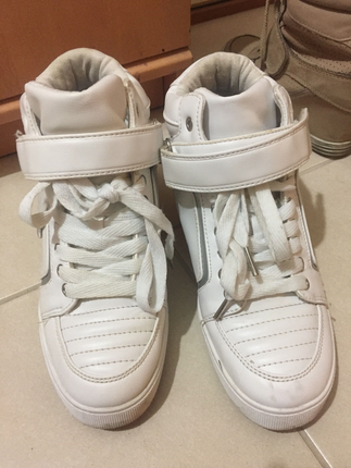 Icten topuklu sneakers