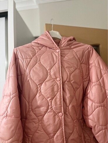 Pembe kapitone mont ????