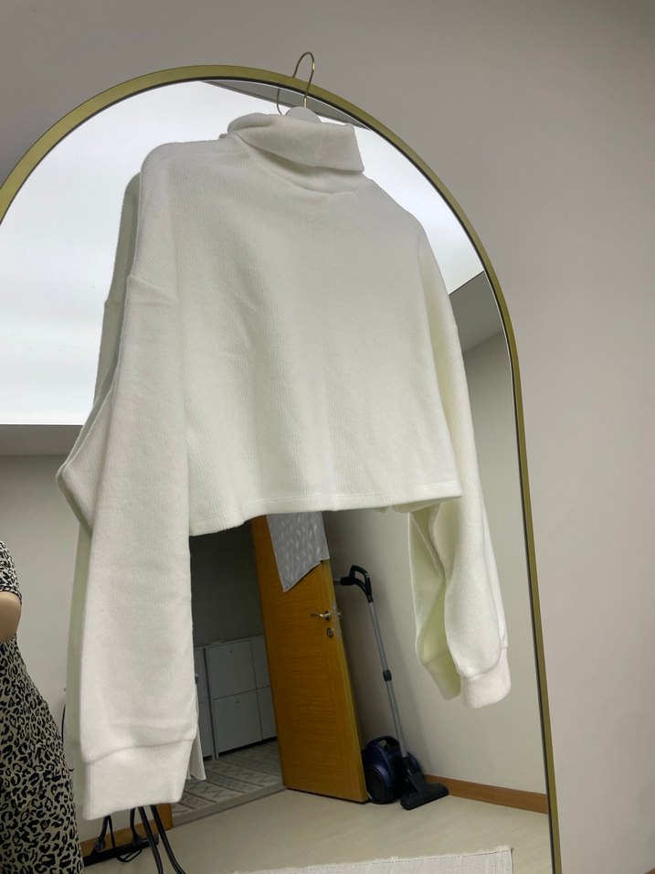 Beyaz Yüksek Yakalı Oversize Kadın Kazak - Görsel 3