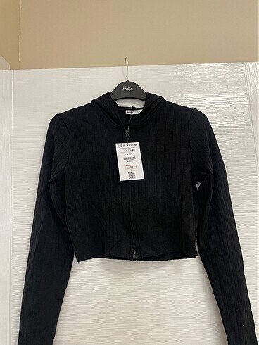 l Beden siyah Renk BERSHKA KAPIŞONLÜ FERMUARLI HIRKA