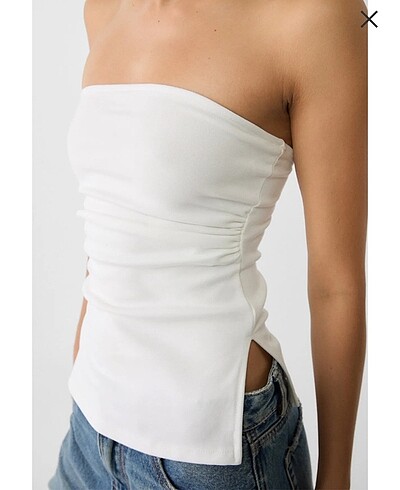 Stradivarius STRADIVARIUS YANLARI YIRTMAÇLI STRAPLEZ BLUZ
