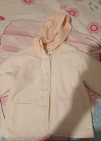 4 Yaş Beden kız çocuğu mevsimlik mont, pamuklu,şapkalı, beyaz renkli,çıtçıtl