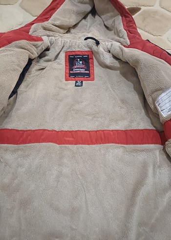 Kırmızı Kapüşonlu Düğmeli Erkek Çocuk Mont - Görsel 5