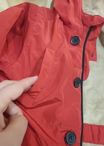 Kırmızı Kapüşonlu Düğmeli Erkek Çocuk Mont - Görsel 8