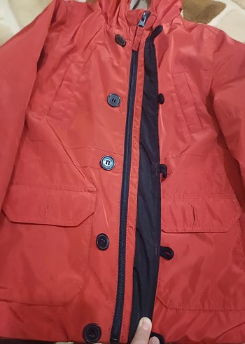 Kırmızı Kapüşonlu Düğmeli Erkek Çocuk Mont - Görsel 3