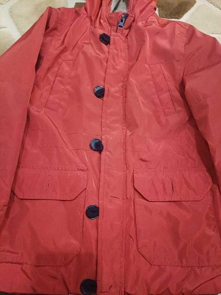 Kırmızı Kapüşonlu Düğmeli Erkek Çocuk Mont - Görsel 2