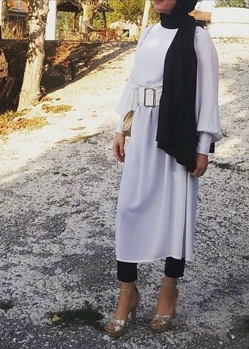 Beyaz Uzun Kollu Kemerli Uzun Elbise