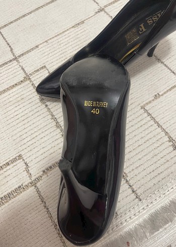 Zara Siyah Parlak Yılan Desenli Stiletto Topuklu Kadın Ayakkabı