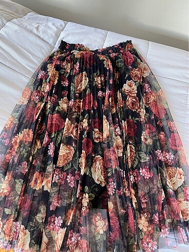 38 Beden stradivarius pileli çiçekli tül etek