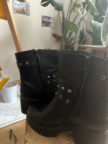 Zara Siyah Bot