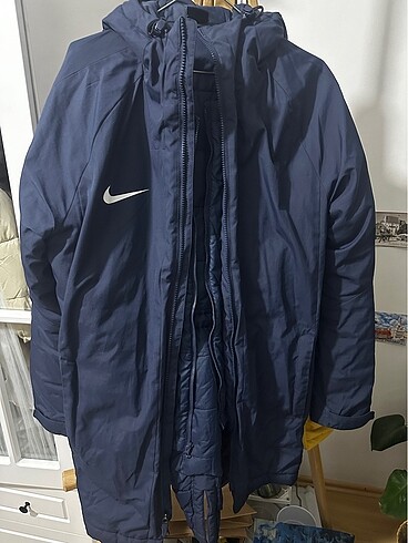Nike Mont
