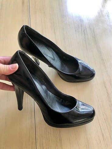 Yeşil marka rugan stiletto ayakkabı