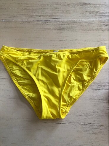 Dagi marka Sarı Bikini altı