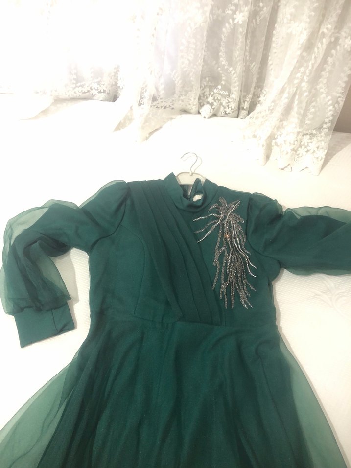 Uzun Kollu Yeşil Nakışlı Abiye Elbise - Görsel 3