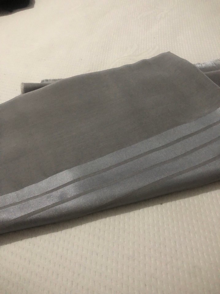 Gri Kadın Dökümlü Şal - Görsel 3