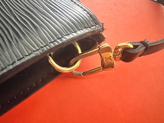 Louis Vuitton Epi Pochette