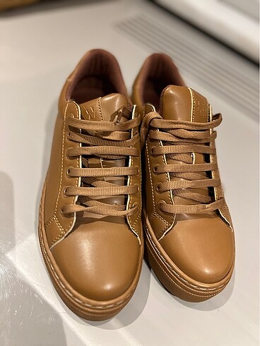 Nine West Taba sneakers