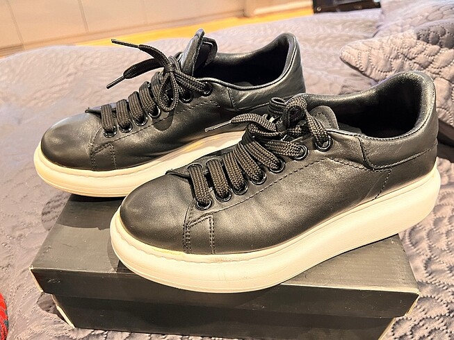 Siyah sneakers