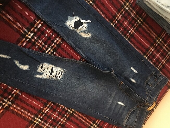 Yırtık görünümlü mom jean