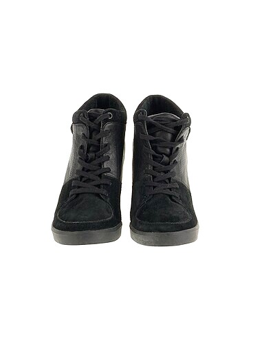 39 Beden Lacoste Bot %70 İndirimli.
