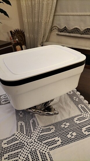 Tupperware 