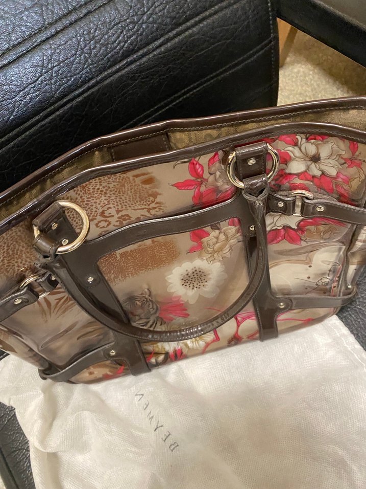 Kahverengi Çiçek Desenli Tokalı Kadın Çantası - Görsel 3