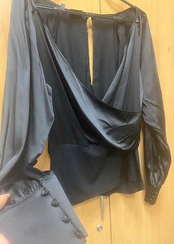 Siyah V Yaka Drapeli Kadın Bluz - Görsel 4