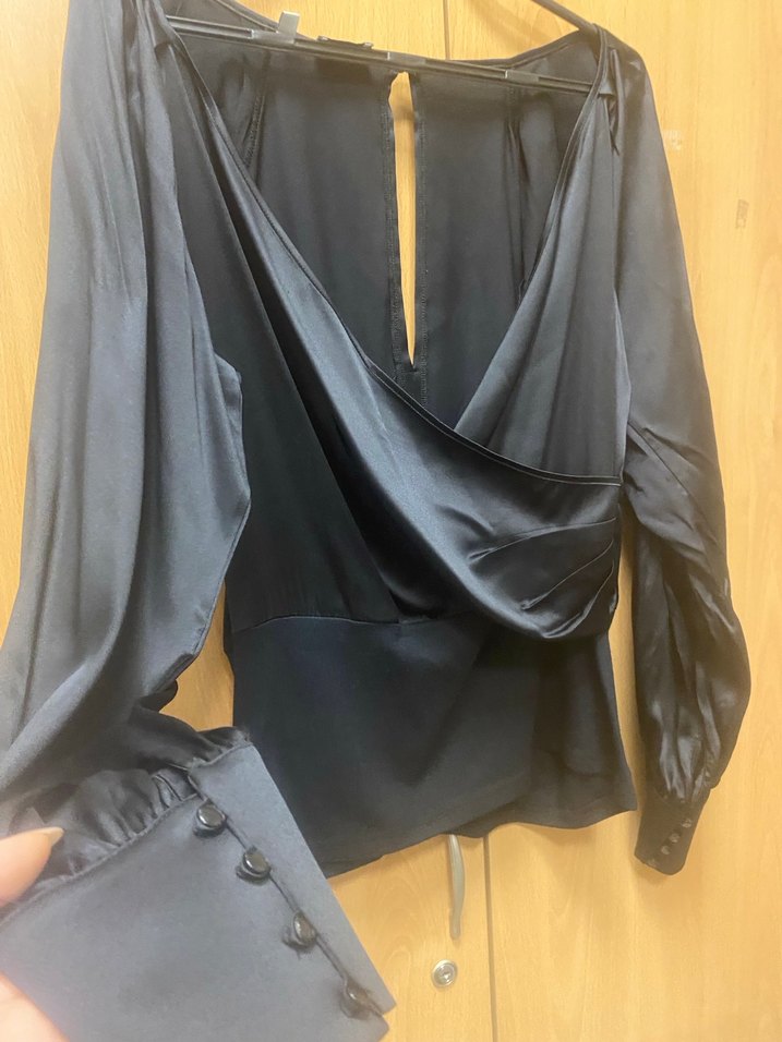 Siyah V Yaka Drapeli Kadın Bluz - Görsel 4