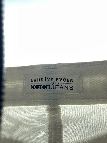 26 Beden beyaz Renk Koton Jean / Kot %70 İndirimli.