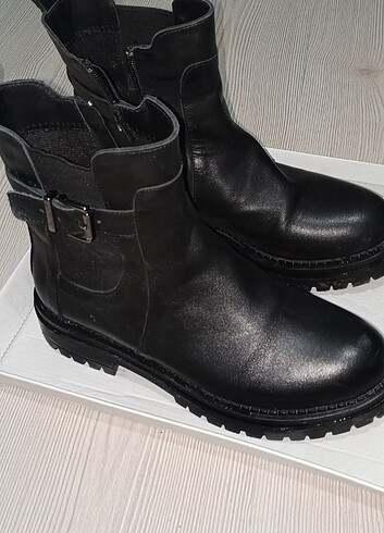 38 Beden siyah Renk Nine West kısa bot 